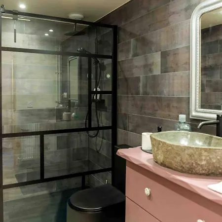 Maison Prestige En Foret Pour 15, Confort Et Elegance Aux Angles - Fr-1-295-213 * Les Angles (Pyrenees-Orientales)